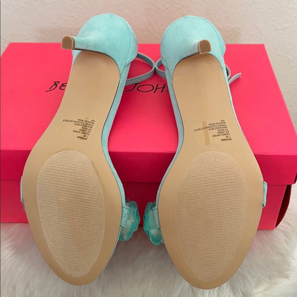 Betsy Johnson Bromme Mint Green Shoes - Picture 5 of 5
